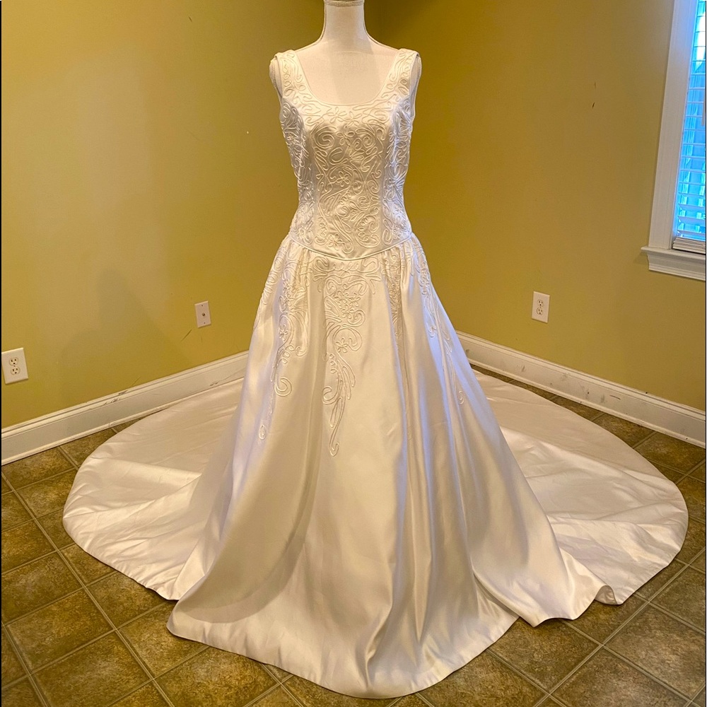 Wedding dress, size 12. New
